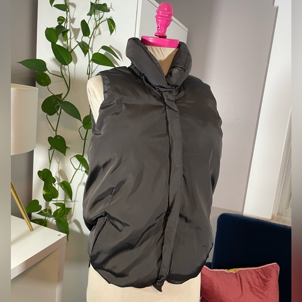 Gap puffer vest